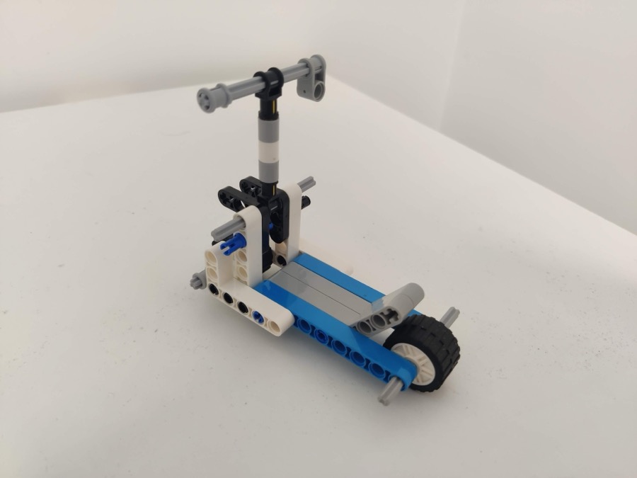 El patinete real hecho con piezas
